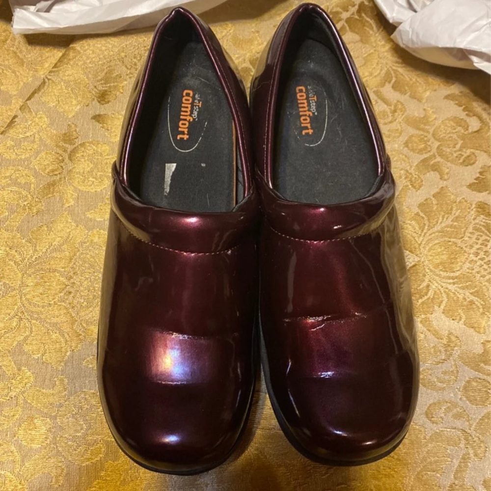 10 nursing clogs safe t step patent leat